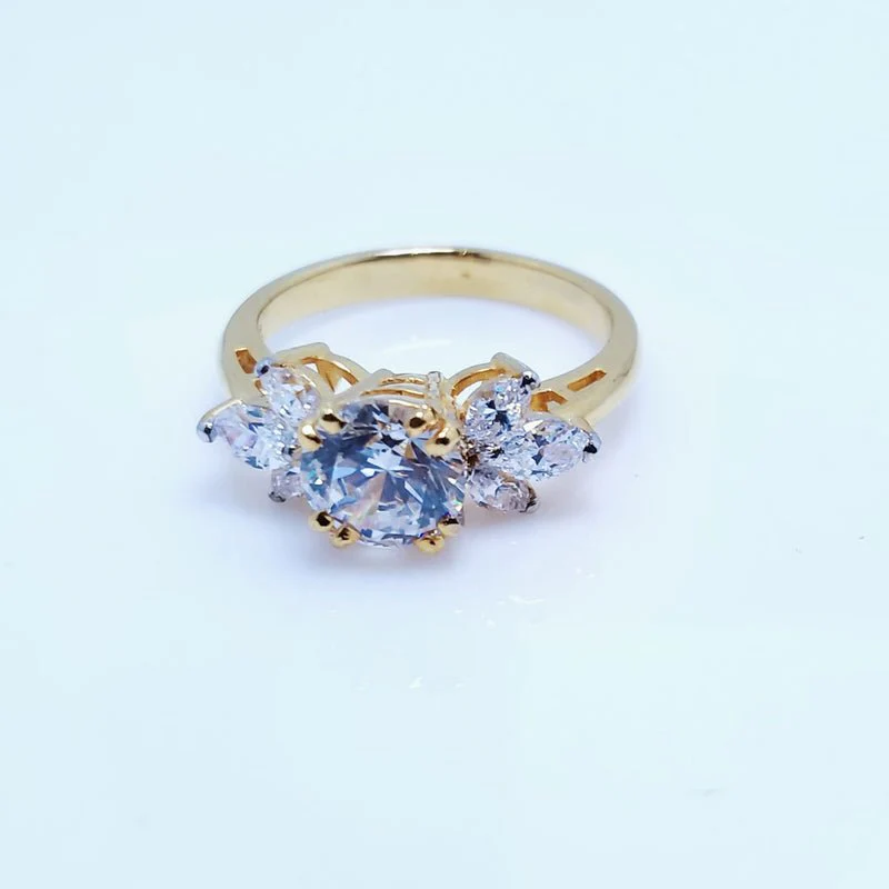 Diamond-Style-Ring-with-Cubic-Zircons-Premium-Quality.-925-Silver2.webp