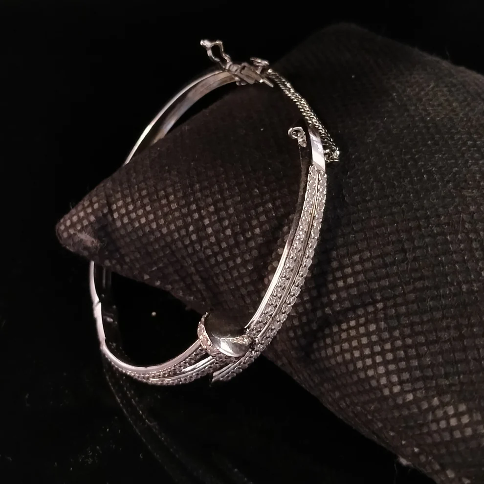 Nail-Bracelet2.webp