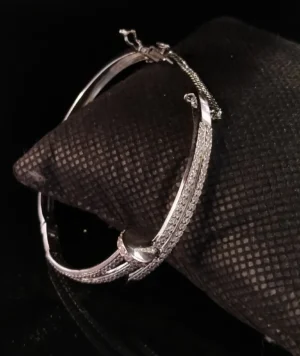 Nail-Bracelet2.webp